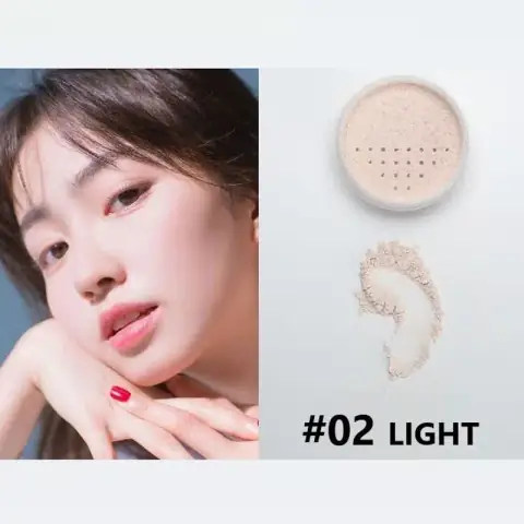 Lameila Loose Powder Light 02 compact, round with transparent lid showing white powder.